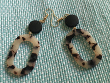 Load image into Gallery viewer, Retro, Light Tortoise Shell, Geometric, Oblong, Resin, Drop Earrings