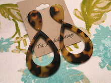 Load image into Gallery viewer, Retro, Tortoise Shell, Geometric, Oval, Resin, Drop Earrings