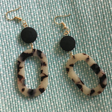 Load image into Gallery viewer, Retro, Light Tortoise Shell, Geometric, Oblong, Resin, Drop Earrings