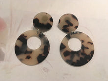 Load image into Gallery viewer, Retro, Lighter Tortoise Shell, Geometric, Circle Drop, Resin Earrings with Small Circle Push Back