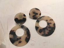 Load image into Gallery viewer, Retro, Lighter Tortoise Shell, Geometric, Circle Drop, Resin Earrings with Small Circle Push Back
