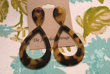 Load image into Gallery viewer, Retro, Tortoise Shell, Geometric, Oval, Resin, Drop Earrings