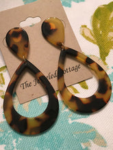 Load image into Gallery viewer, Retro, Tortoise Shell, Geometric, Oval, Resin, Drop Earrings