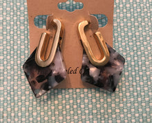 Load image into Gallery viewer, NEW STYLE! Retro, Geometric, Triangular, Tortoise Shell, Drop Earrings in Black Grey, Color Choice