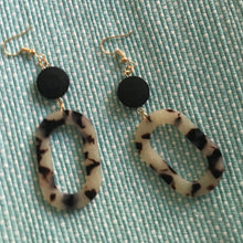 Load image into Gallery viewer, Retro, Light Tortoise Shell, Geometric, Oblong, Resin, Drop Earrings
