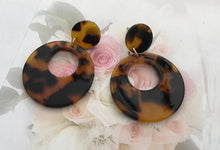 Load image into Gallery viewer, Retro, Dark Tortoise Shell, Geometric, Circle Drop, Resin Earrings with Smaller  Circle Push Back
